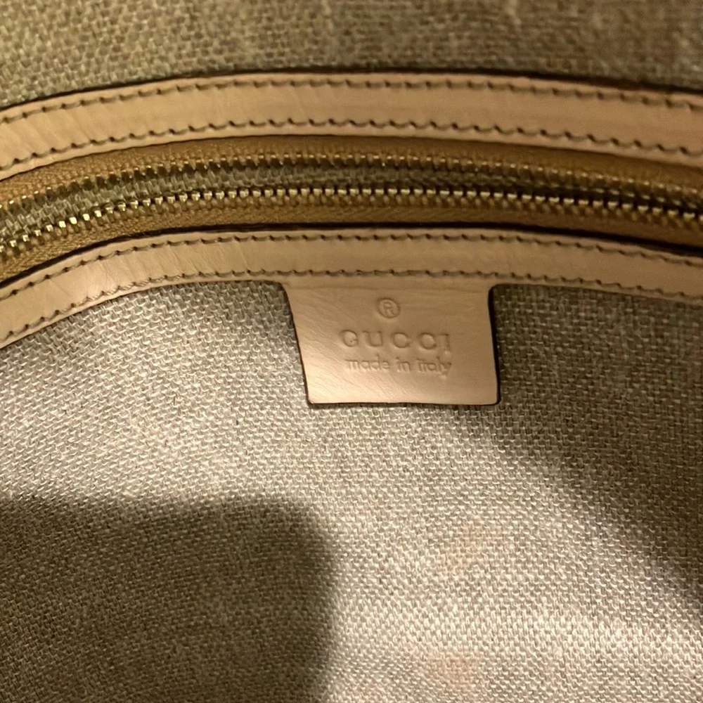 Authentic Gucci - Picture 7 of 8
